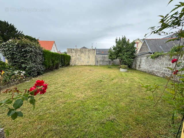 Maison à DONVILLE-LES-BAINS