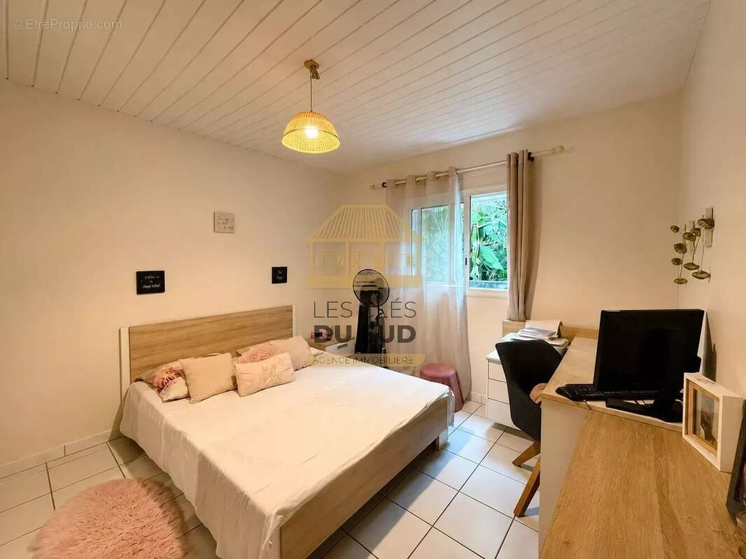 A vendre - une maison de type t4 de 90 m2 environ - saint-philippe - 180 000 € - photo 3
