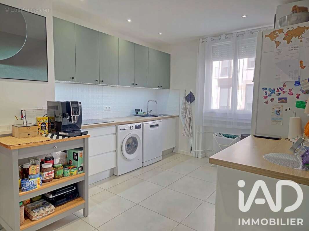 Appartement 64 m² à Saint-Etienne  - photo 4