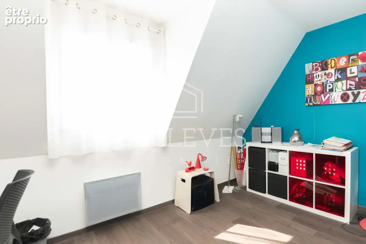 ORGEVAL — PLEIN CENTRE-VILLE - Maison avec jardin de 260 m2 - photo 11