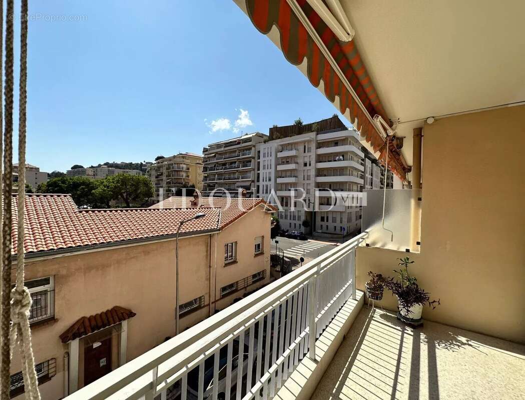 Spacieux deux pièces en excellent état avec splendide terrasse, cave et grand parking en sous-sol - photo 13