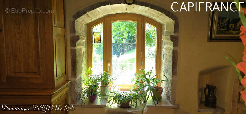 Maison à SAINT-SAUVEUR-DE-MONTAGUT