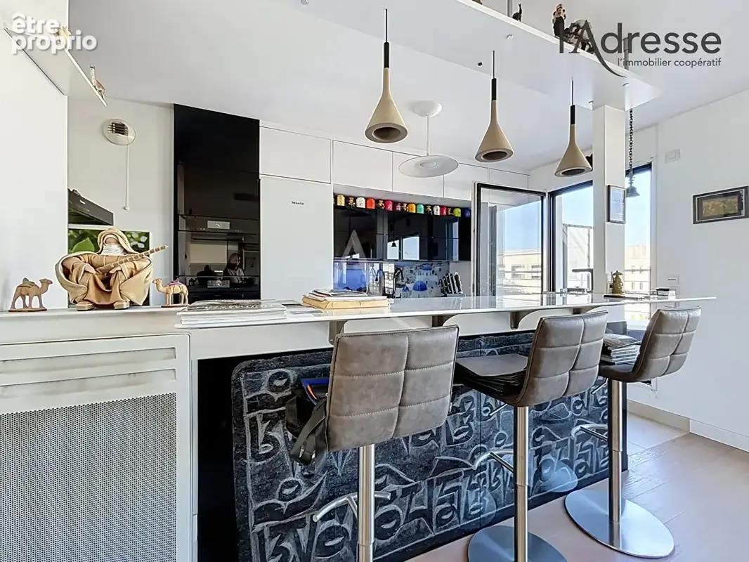 Duplex 113m² Quartier République - Terrasse - Parkings et cave - photo 7