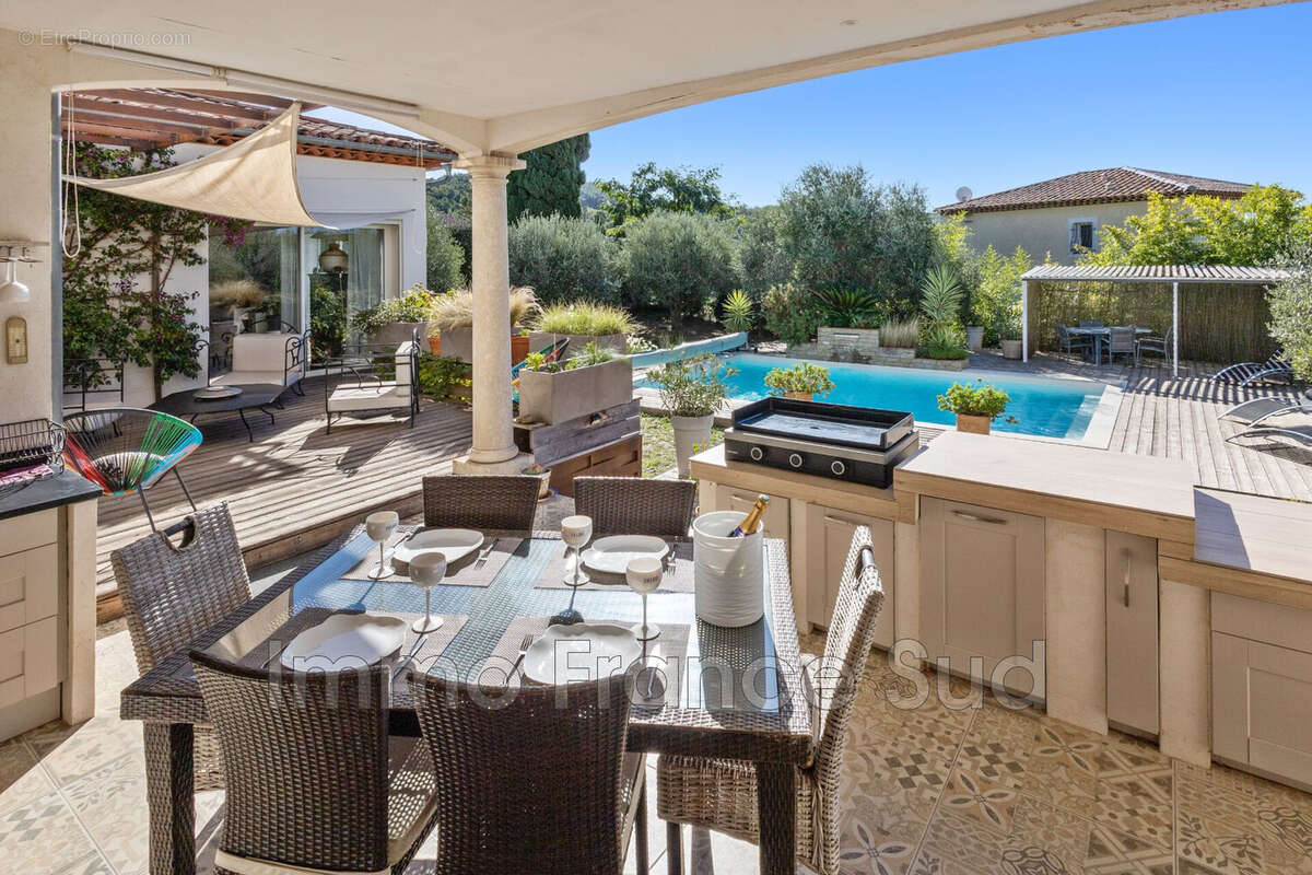 Maison à LA GARDE-FREINET