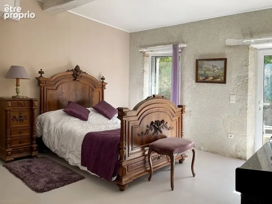 Une maison en pierres autour de sa piscine - photo 11
