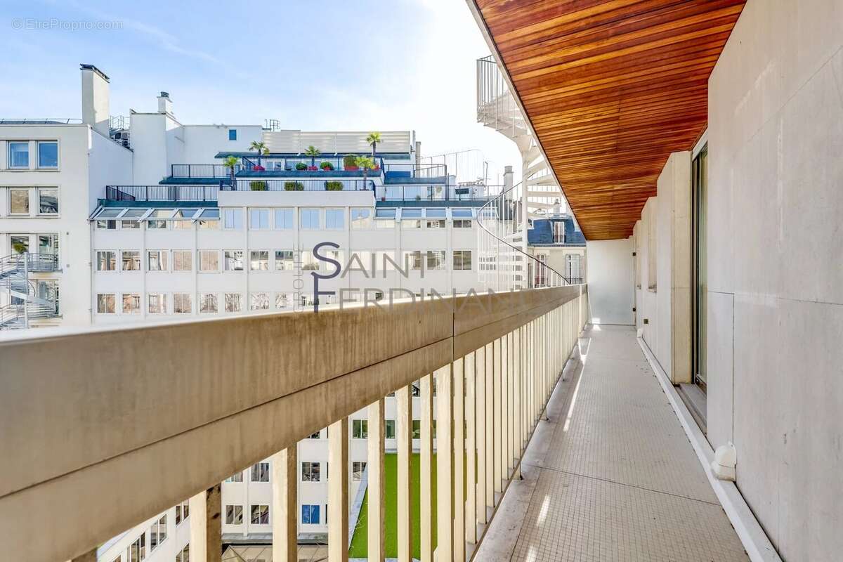 Appartement à PARIS-8E