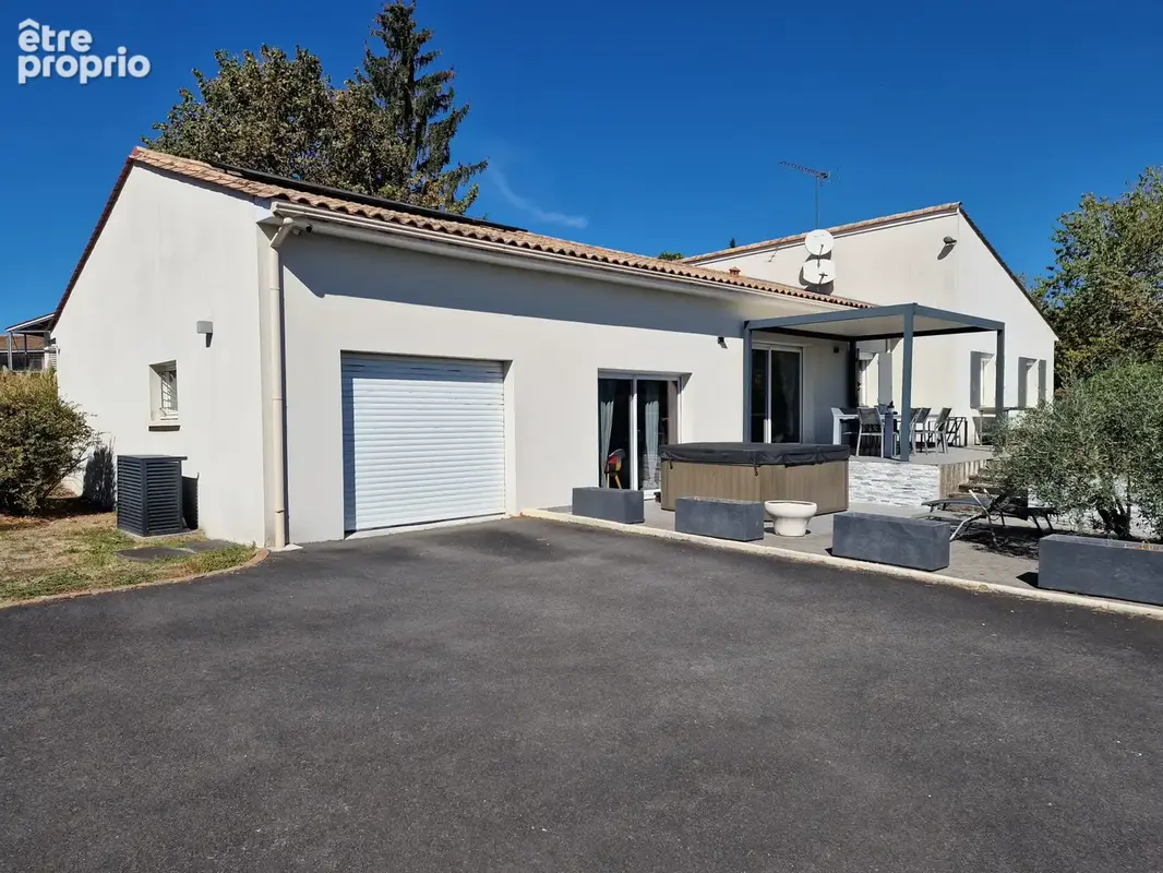 Belle contemporaine avec 4 chambres et 2 garages sur un terrain arboré de 3065m2 - photo 3