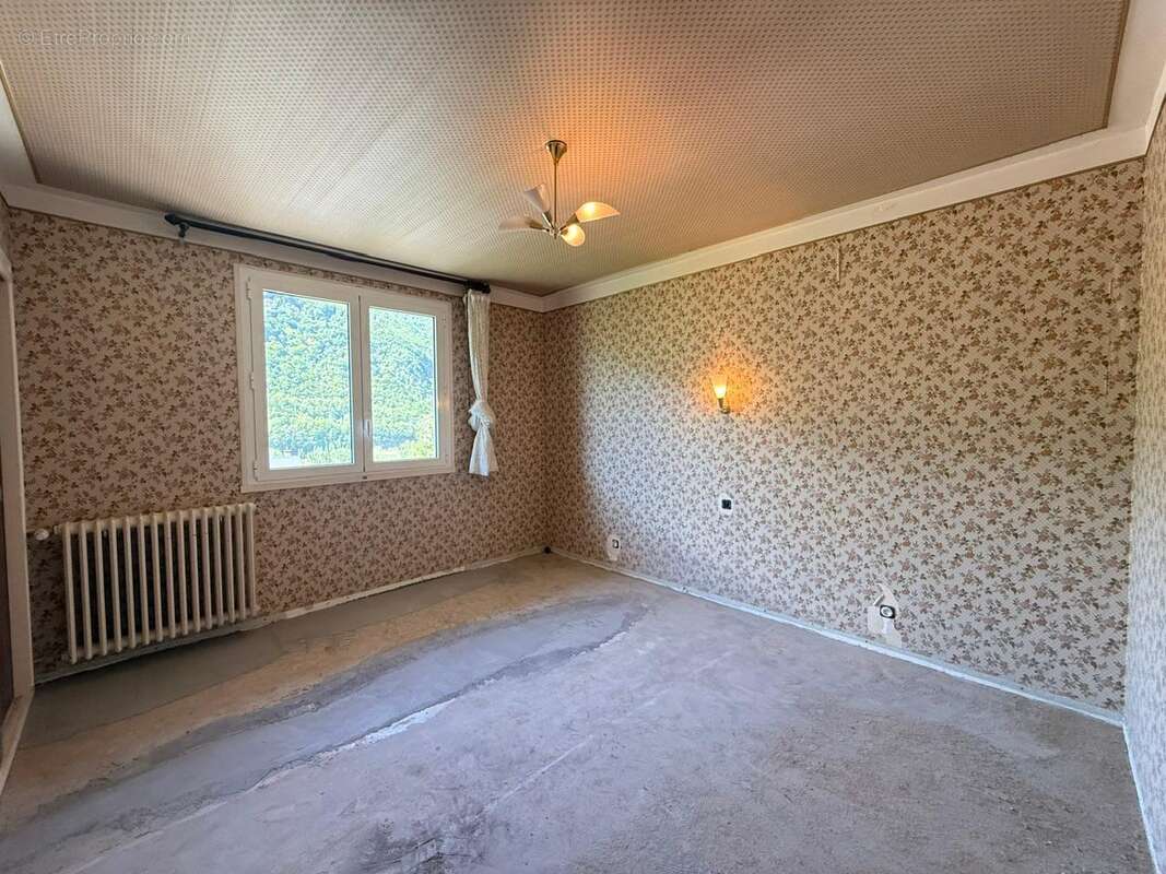   - Maison à LUZENAC