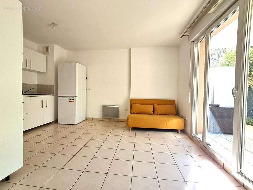 Appartement 38 m² à Decines-Charpieu  - photo 4