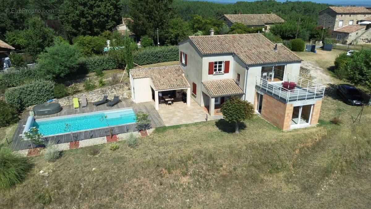 Maison à SAINT-GENEST-DE-BEAUZON