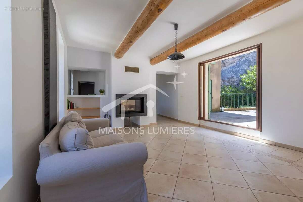 Maison à SAINT-SATURNIN-LES-APT