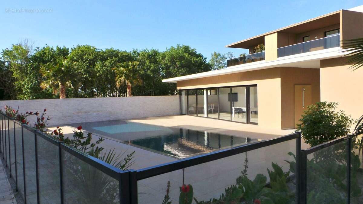 Appartement à LATTES