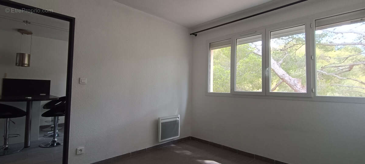 ** Proche Village et Port ** APPARTEMENT 2 Pièces 32,43m² ** Dernier étage ** Prestations Actuelles ** (83430) SAINT MANDRIER SU - photo 8