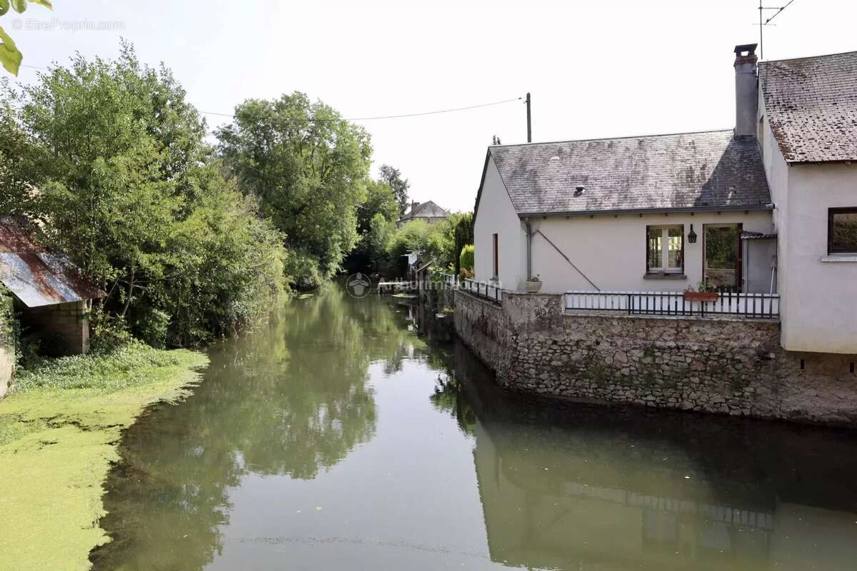 Maison à LA CHARTRE-SUR-LE-LOIR