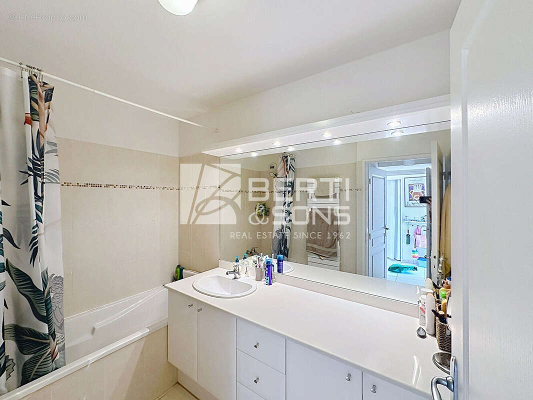 Appartement à MANDELIEU-LA-NAPOULE