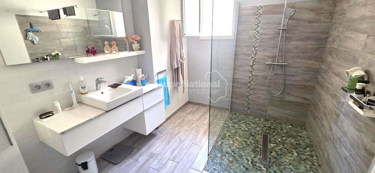 COUP DE COEUR AU ROVE! Villa de plain pied de type 4 de 112 m²  sur parcelle de terrain de 724 m² avec terrasses, piscine, cuisi - photo 8