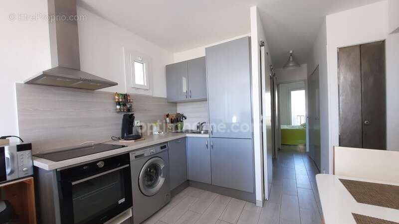  Appartement T2 rénové avec terrasse – Centre-ville de Sausset-les-Pins – A deux pas de la plage - photo 5