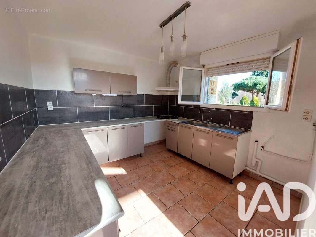 Maison 103 m² à Les Salles-De-Castillon  - photo 2