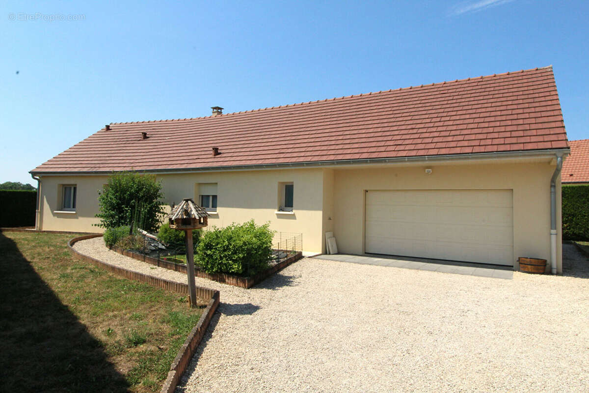 Maison à SAVOUGES