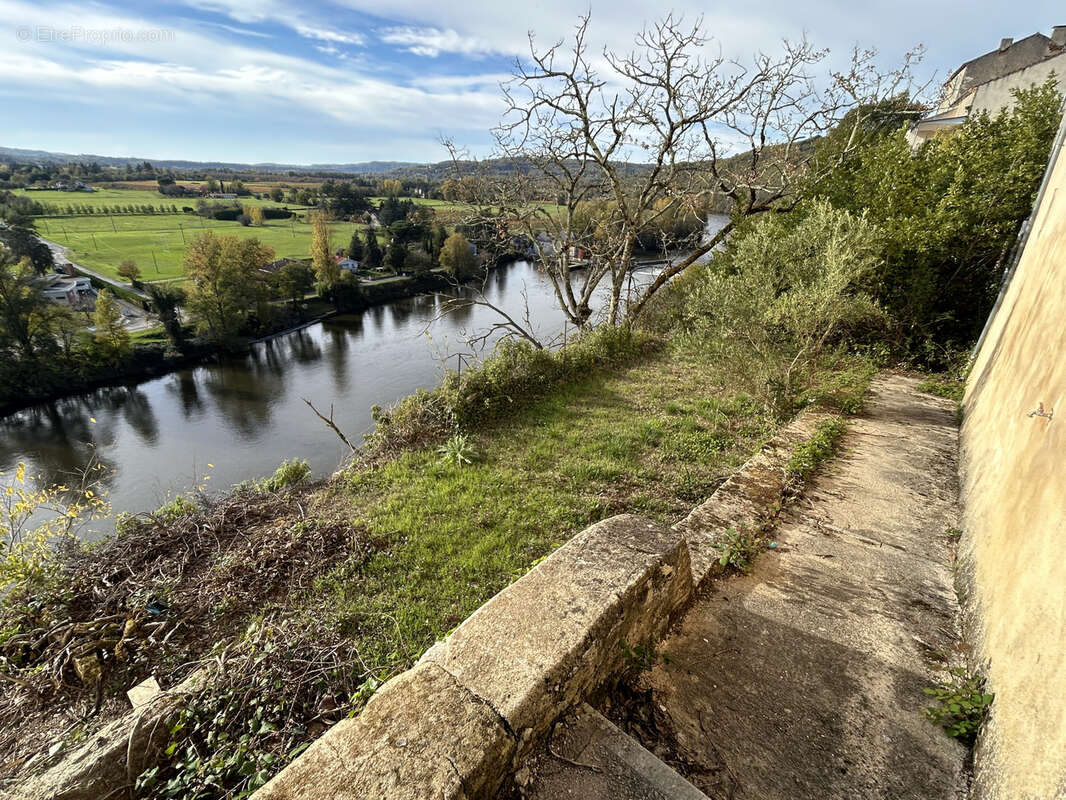 Commerce à PUY-L&#039;EVEQUE