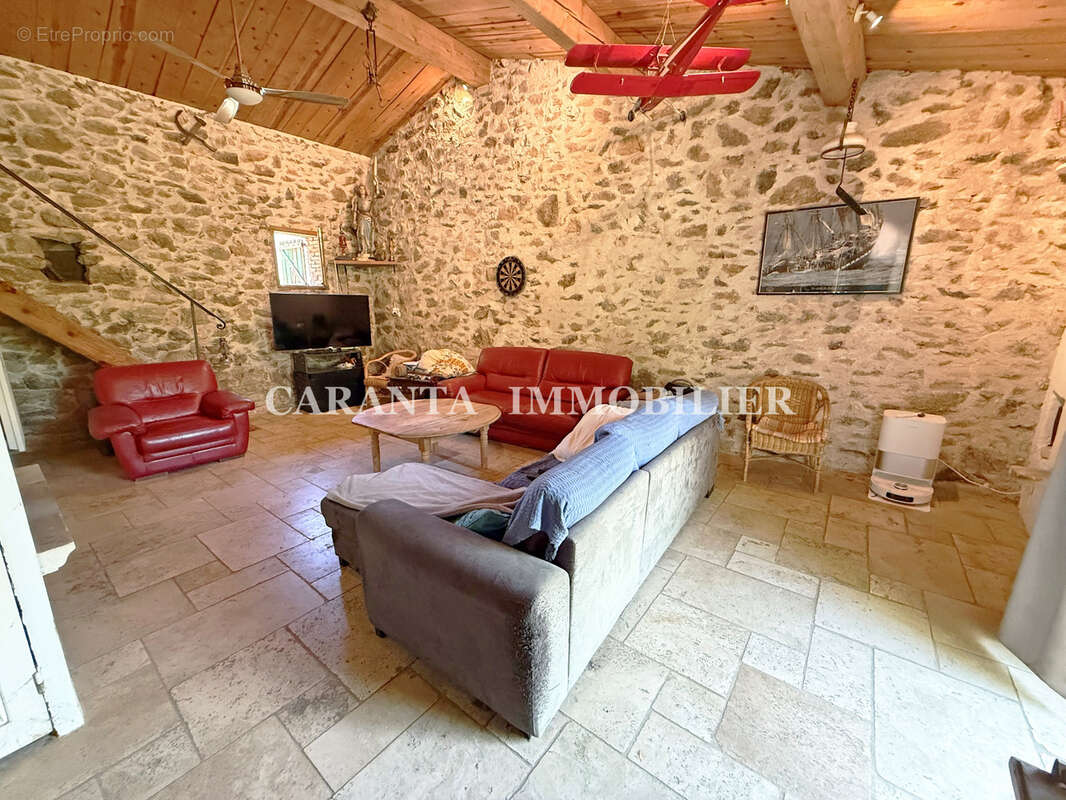 Maison individuelle de hameau en pierre • 94,23 m2 • 954 m2 de terrain privatif • Vue forêt • Grand garage - photo 4