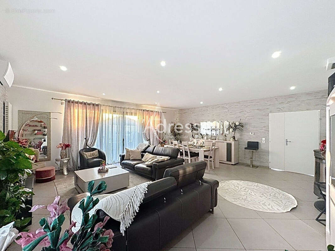 Maison à MONTEVRAIN