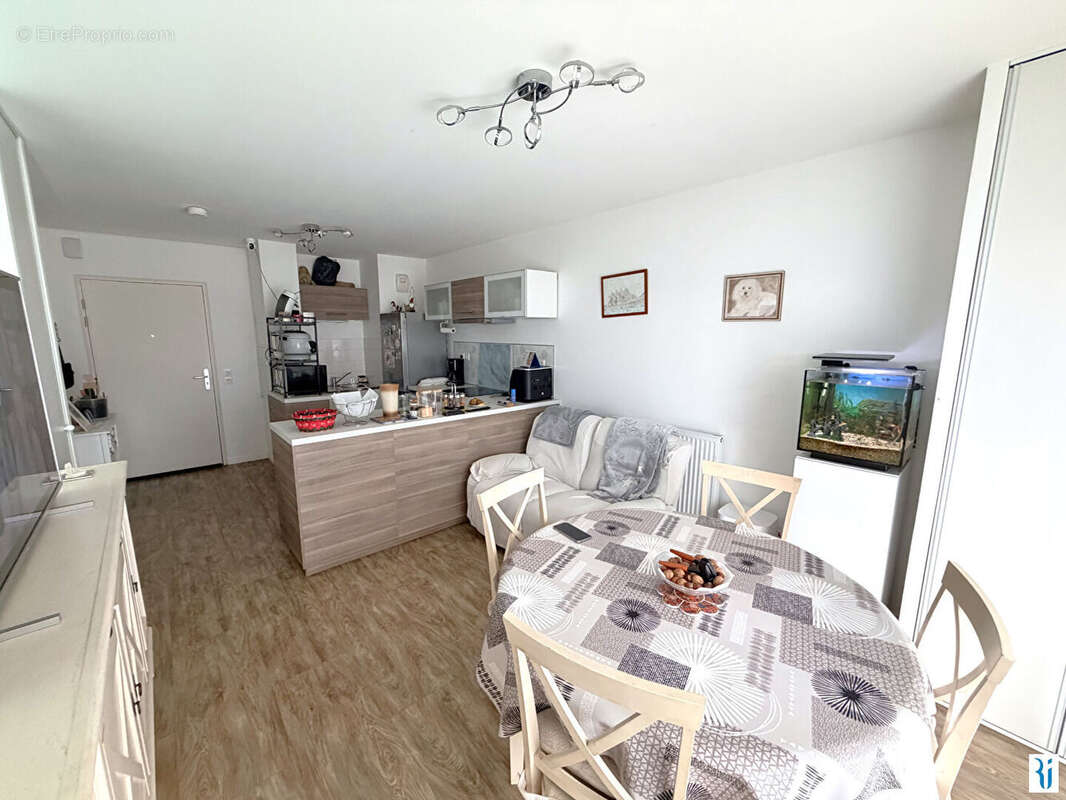 Appartement à LE MESNIL-ESNARD