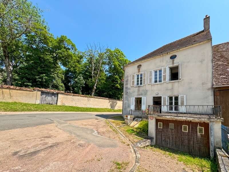 À vendre : Belle maison de caractère au cœur d'AUNAY EN BAZOIS (58) – Idéale pour investissement locatif ! - photo 8