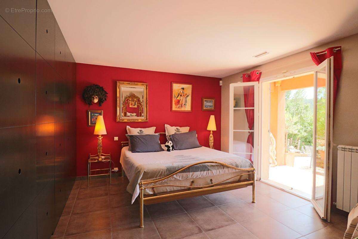 Maison Villeneuve Les Avignon 5 pièce(s) 221 m2 - photo 11