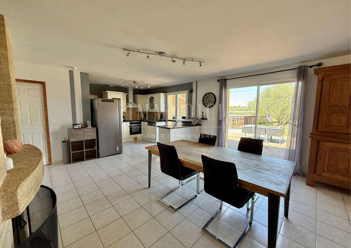 Villa familiale de plain-pied et sa jolie vue sur les collines - photo 6