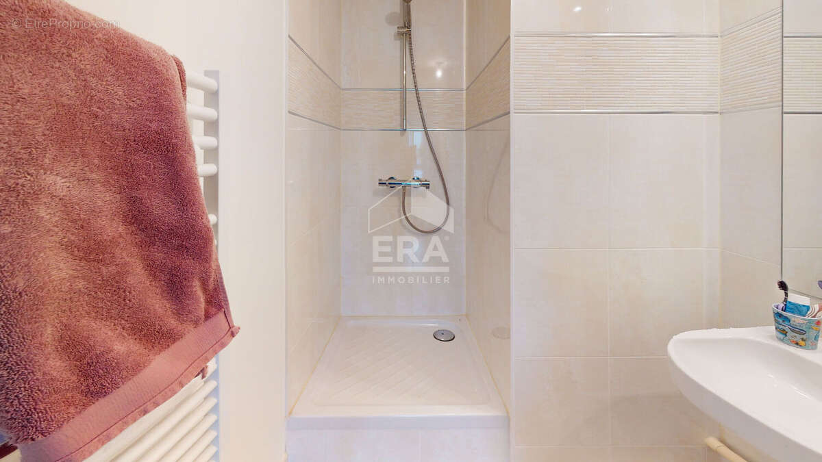 Appartement à PARIS-19E