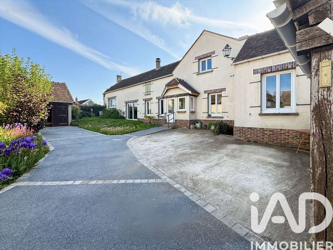 Photo 1 - Maison à VILLEBLEVIN