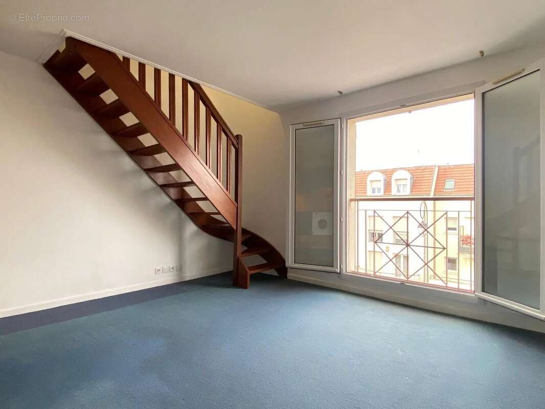 Appartement à LES CLAYES-SOUS-BOIS