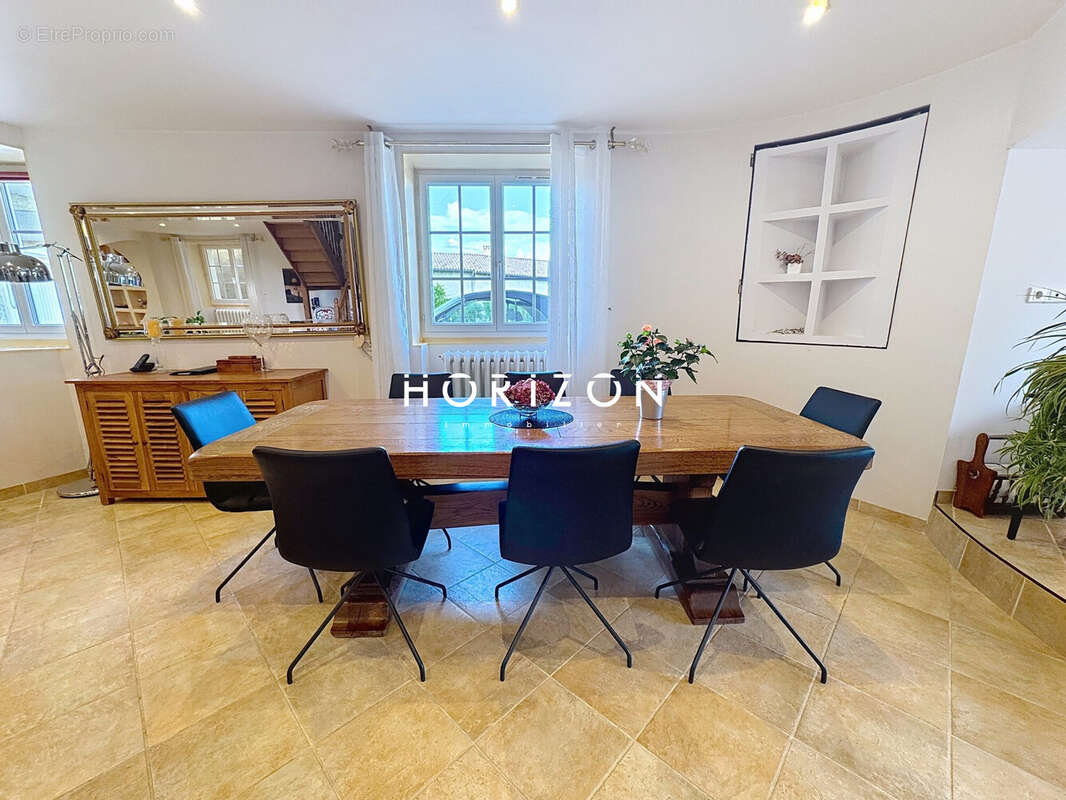 Maison 201 m² à Peyzieux-Sur-Saone  - photo 7