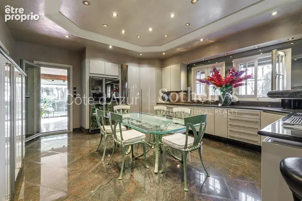 Nice Fabron, propriété en pierre avec piscine sur plus de 2 200 m² de terrain - photo 10