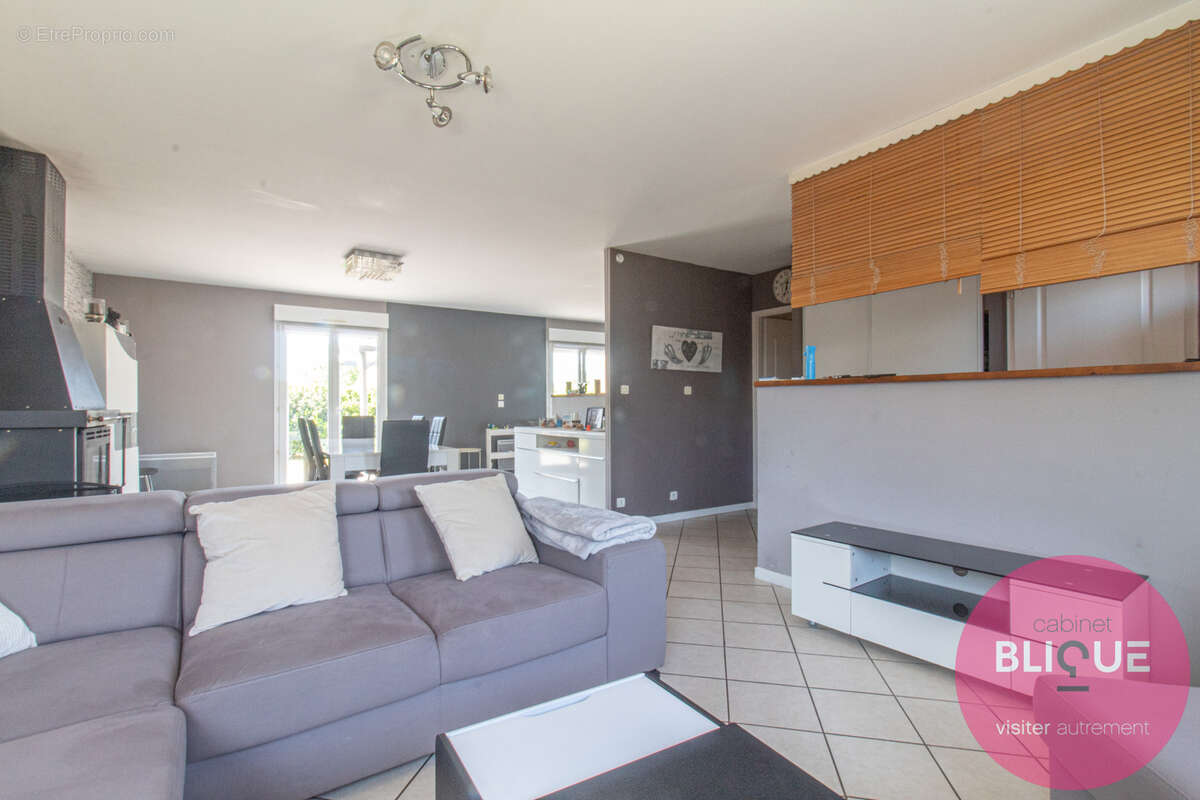 Plain-pied, grand jardin et garages xxl : ici, l'espace a pris ses aises ! - photo 7