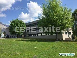 Commerce 765 m² à Meylan  - photo 2