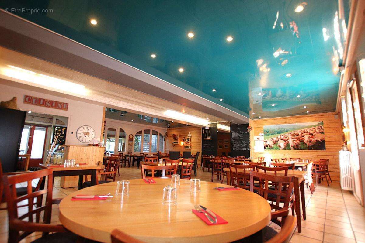 Hôtel Restaurant avec bar Licence IV - Vente murs et fonds - Axe A75 - photo 4