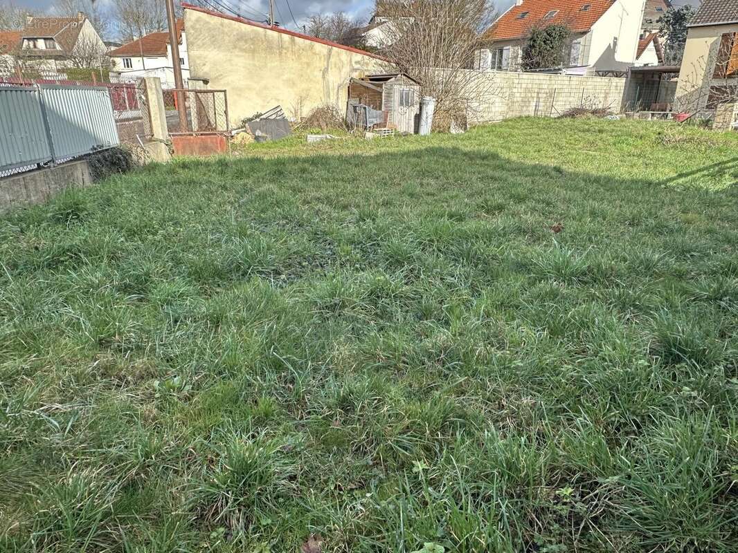 Terrain à BROU-SUR-CHANTEREINE