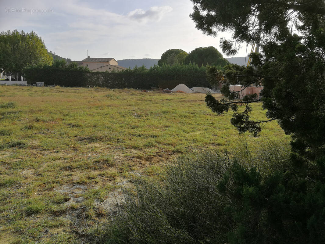 Terrain à SAINT-PAUL-TROIS-CHATEAUX
