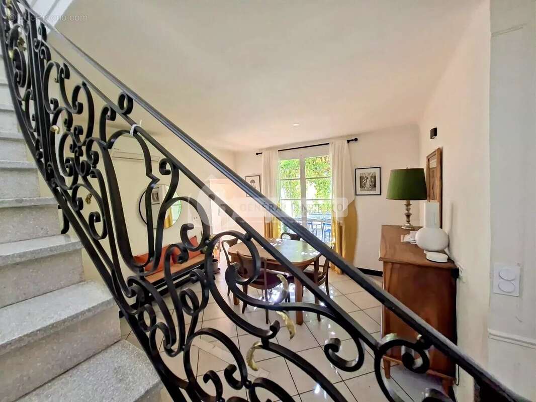 Maison à FONTVIEILLE