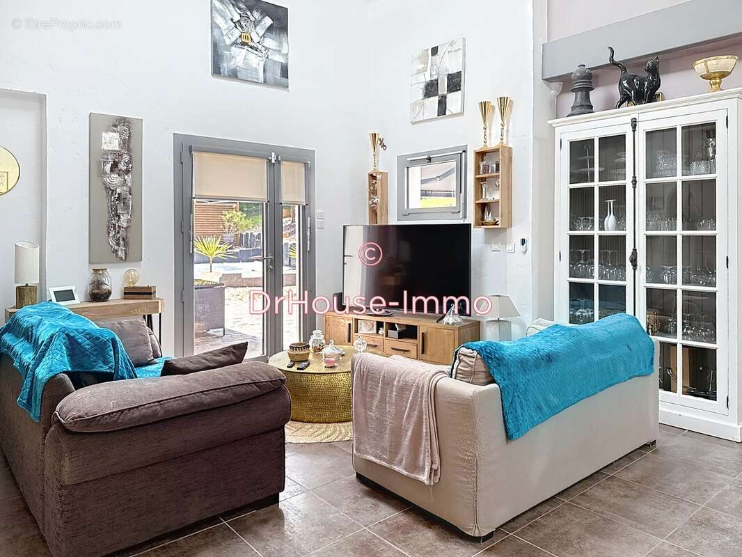 Maison à NOTRE-DAME-DE-SANILHAC