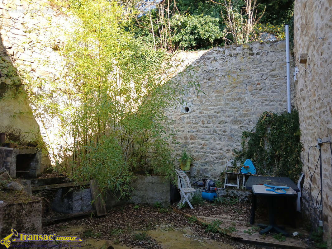 Maison à AUGEROLLES