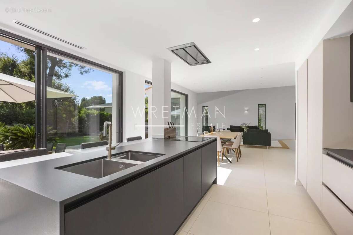 Maison à ROQUEFORT-LES-PINS