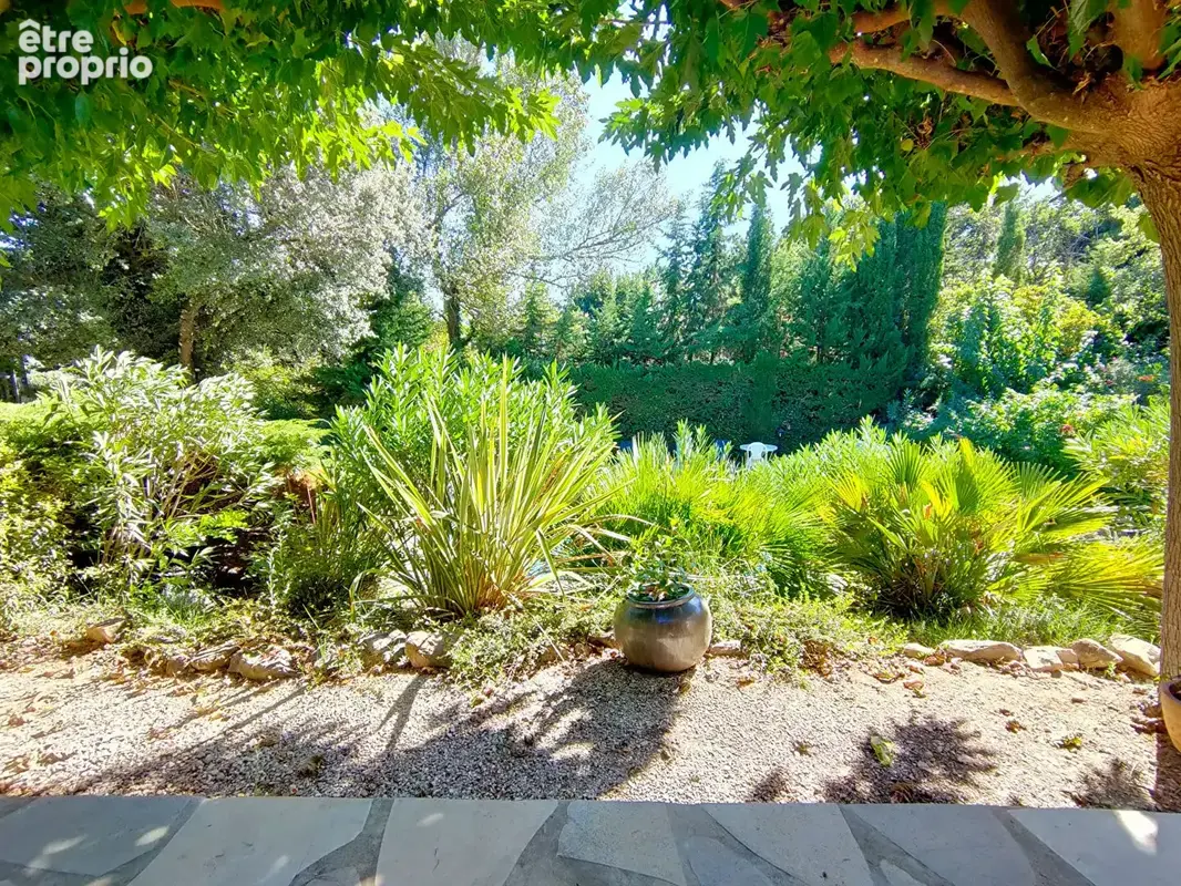 Propriété familiale spacieuse de type 8 à vendre à Garéoult sur 2000m² de terrain - photo 5
