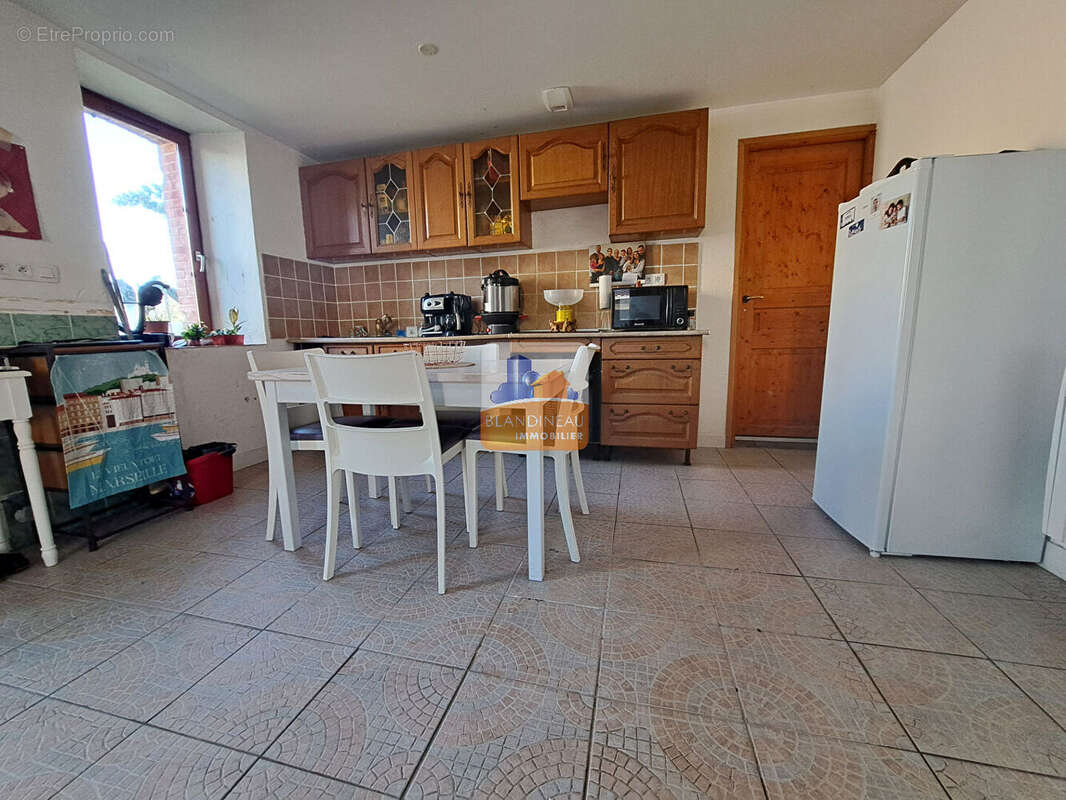Brains maison 4 chambres, terrain 393 m² - photo 3