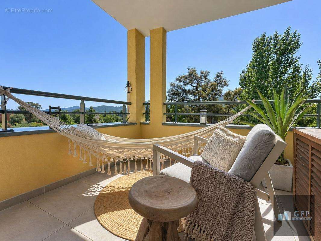 Appartement à BORMES-LES-MIMOSAS