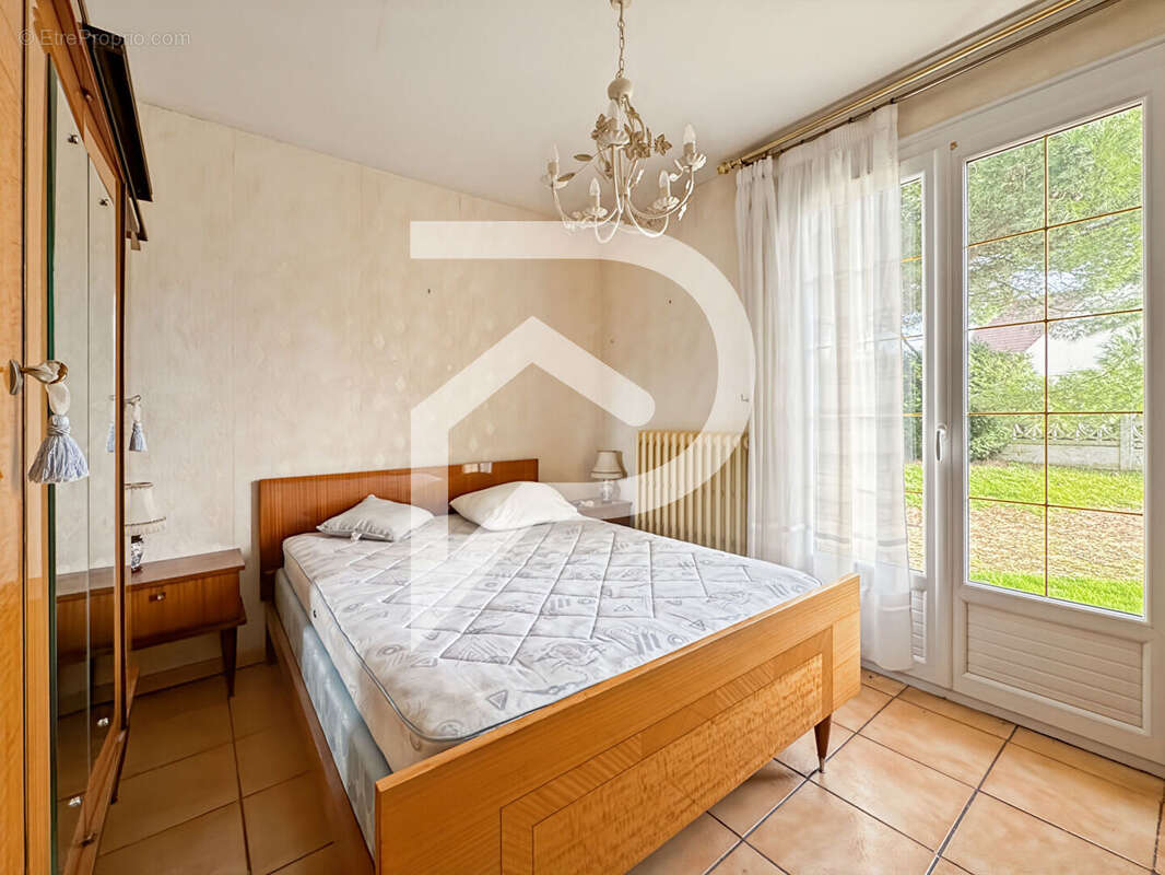 Maison à CREVECOEUR-LE-GRAND