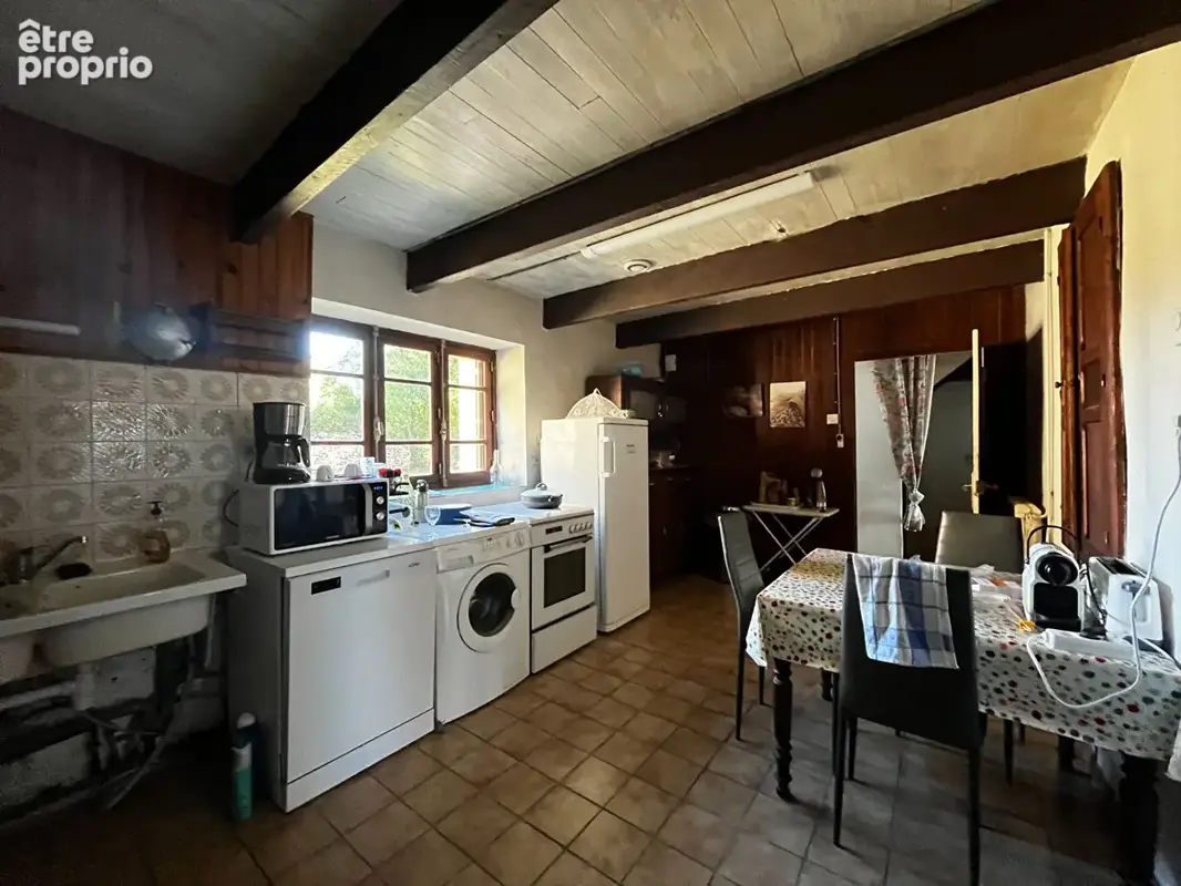 A VENDRE A SAINT-YVI - Ancienne ferme avec deux habitations, dépendances et plus de 6 000 m² de terrain - photo 7