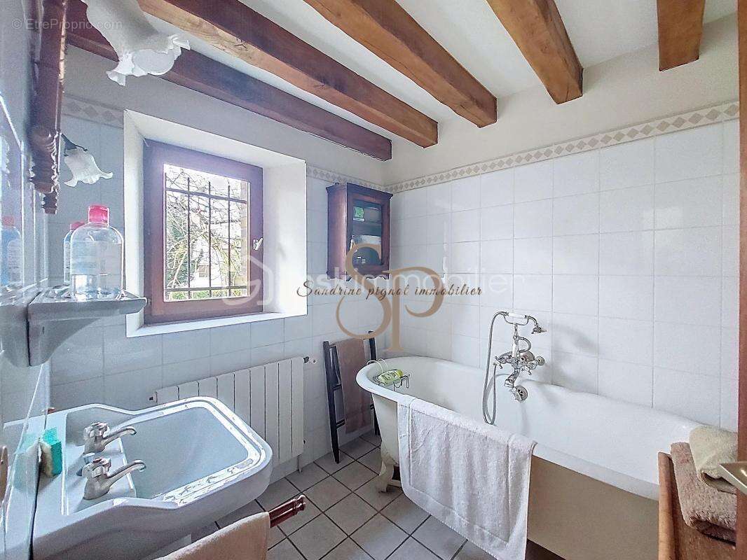 Maison à LORREZ-LE-BOCAGE-PREAUX